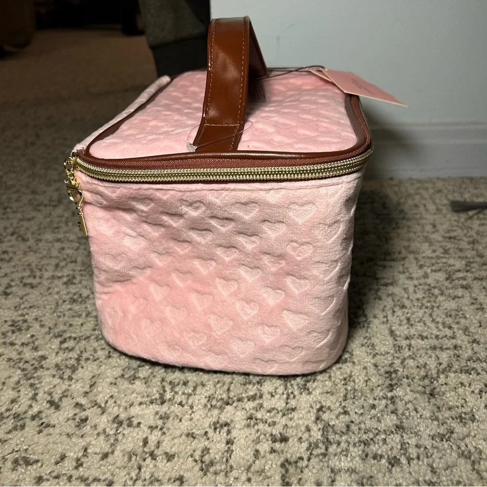 NWT Juicy Couture Baby Pink Velour Heart Print Zip-Up Cosmetic Travel Bag